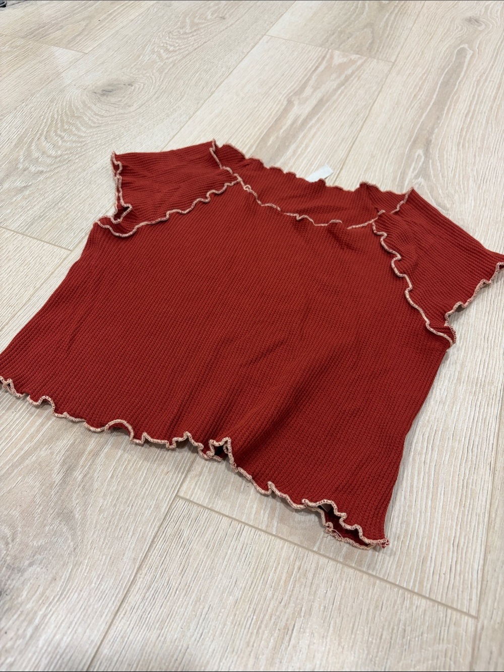 Rust Contrast-Trim Ribbed Lettuce-Edge Crop Top